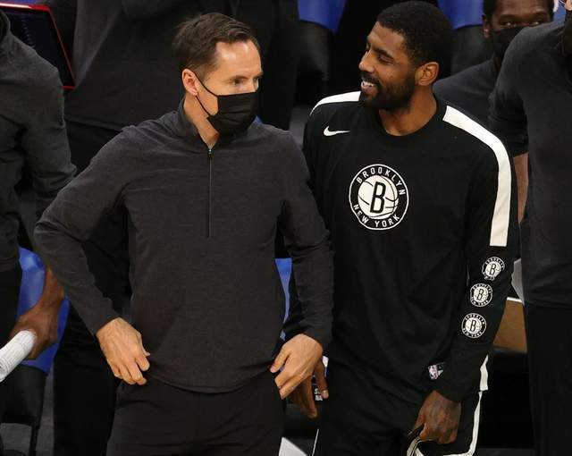 他在接受媒 他在接受媒